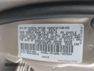 2001 Toyota Avalon XL w/Bucket Seats with VIN 4T1BF28B91U173868, listed as a IAAI auction lot 41721904 with 325,097 mi miles. Bid and sale history available at carsss.com. Image 9.