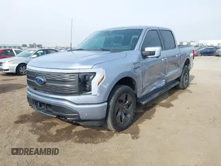 2022 Ford F-150 Lightning Pro z VIN 1FTVW1EL0NWG16234, wystawiony jako IAAI lot #41220079 z przebiegiem 40 541 mil mil oraz . Historia ofert i sprzedaży dostępna na DreamBid. Obrazek 19.