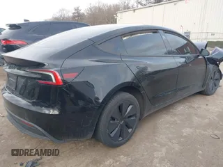 2024 Tesla Model 3 z VIN 5YJ3E1EA8RF755840, wystawiony jako IAAI lot #41677744 z przebiegiem 9 695 mil mil oraz . Historia ofert i sprzedaży dostępna na DreamBid. Obrazek 4.