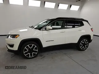 2021 Jeep Compass Limited z VIN 3C4NJDCBXMT596427, wystawiony jako Copart lot #56647395 z przebiegiem 141 326 mil mil oraz Czysty tytuł • Clean title. Historia ofert i sprzedaży dostępna na DreamBid. Obrazek 1.