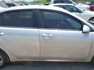 2023 Kia Rio S z VIN 3KPA24AD6PE600384, wystawiony jako IAAI lot #42003099 z przebiegiem 27 001 mil mil oraz . Historia ofert i sprzedaży dostępna na DreamBid. Obrazek 13.