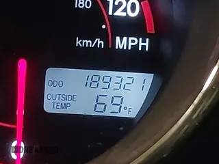 2006 Toyota Matrix STD z VIN 2T1KR32E16C588143, wystawiony jako IAAI lot #42250845 z przebiegiem 189 321 mil mil oraz . Historia ofert i sprzedaży dostępna na DreamBid. Obrazek 16.