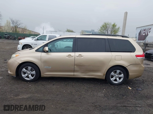 2011 Toyota Sienna LE AAS with VIN 5TDKK3DC9BS089379, listed as a IAAI auction lot 41943062 with 245,778 mi miles. Bid and sale history available at carsss.com. Image 14.