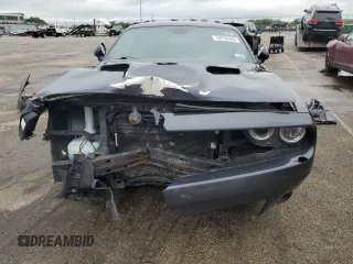 2019 Dodge Challenger SXT z VIN 2C3CDZAG6KH618377, wystawiony jako Copart lot #58764265 z przebiegiem 135 151 mil mil oraz Czysty tytuł • Clean title. Historia ofert i sprzedaży dostępna na DreamBid. Obrazek 5.
