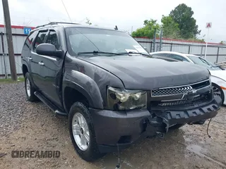 2010 Chevrolet Tahoe LT z VIN 1GNUKBE03AR221483, wystawiony jako IAAI lot #42157016 z przebiegiem 233 193 mil mil oraz . Historia ofert i sprzedaży dostępna na DreamBid. Obrazek 6.