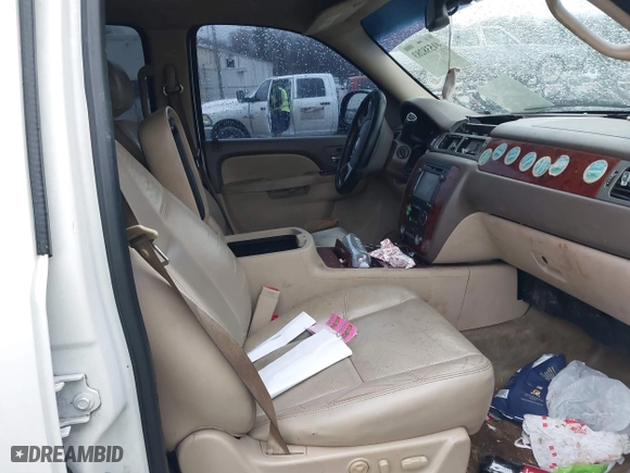 2012 Chevrolet Avalanche LTZ with VIN 3GNMCGE03CG254318, listed as a IAAI auction lot 41538283 with 291,833 mi miles. Bid and sale history available at carsss.com. Image 5.