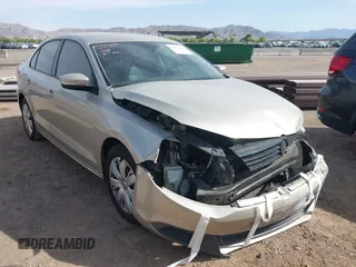 2014 Volkswagen Jetta SE z VIN 3VWD17AJ8EM285174, wystawiony jako IAAI lot #42359764 z przebiegiem 122 296 mil mil oraz . Historia ofert i sprzedaży dostępna na DreamBid. Obrazek 1.