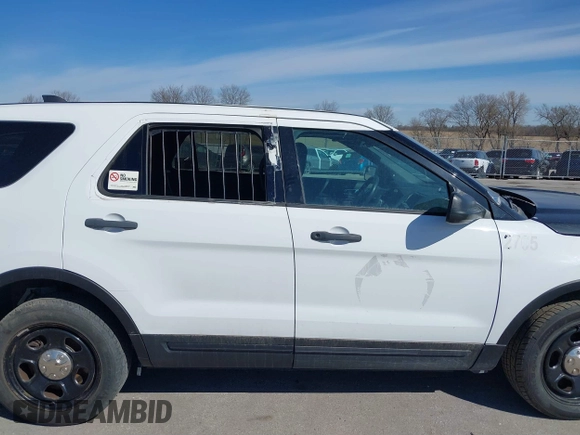 2019 Ford Police Interceptor Utility z VIN 1FM5K8ARXKGB28408, wystawiony jako IAAI lot #41883272 z przebiegiem 114 328 mil mil oraz . Historia ofert i sprzedaży dostępna na DreamBid. Obrazek 14.