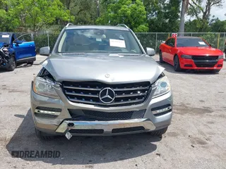 2015 Mercedes-Benz M 350 z VIN 4JGDA5JB3FA588597, wystawiony jako IAAI lot #42352449 z przebiegiem 68 264 mil mil oraz . Historia ofert i sprzedaży dostępna na DreamBid. Obrazek 13.