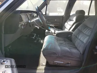 1988 Mercury Grand Marquis GS z VIN 2MEBM74F3JX707373, wystawiony jako Copart lot #53880905 z przebiegiem 5540 mil mil oraz Tytuł czysty. Historia ofert i sprzedaży dostępna na DreamBid. Obrazek 7.