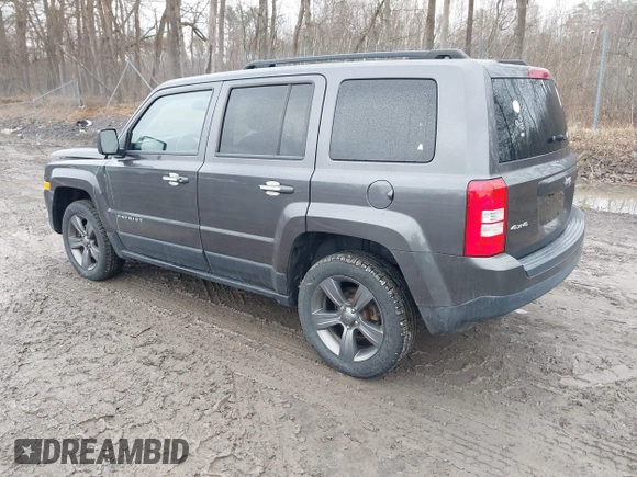 2015 Jeep Patriot High Altitude z VIN 1C4NJRFB8FD177204, wystawiony jako IAAI lot #41972407 z przebiegiem 94 339 mil mil oraz . Historia ofert i sprzedaży dostępna na DreamBid. Obrazek 3.