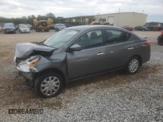 2017 Nissan Versa SV z VIN 3N1CN7APXHL892777, wystawiony jako Copart lot #55848835 z przebiegiem Nie podano mil oraz Szkoda całkowita • Salvage title. Historia ofert i sprzedaży dostępna na DreamBid. Obrazek 1.