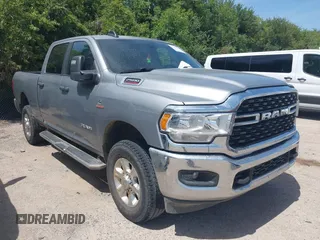 2024 Ram 2500 Big Horn z VIN 3C6UR5DL9RG246005, wystawiony jako IAAI lot #42849768 z przebiegiem 48 843 mil mil oraz . Historia ofert i sprzedaży dostępna na DreamBid. Obrazek 1.