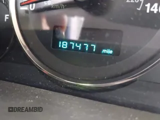2006 Jeep Commander Limited z VIN 1J8HG58N46C105779, wystawiony jako IAAI lot #42470091 z przebiegiem 187 477 mil mil oraz . Historia ofert i sprzedaży dostępna na DreamBid. Obrazek 14.