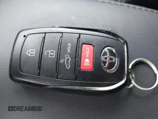 2023 Toyota Corolla Cross XLE z VIN 7MUDAABG0PV077852, wystawiony jako IAAI lot #41313640 z przebiegiem 23 201 mil mil oraz . Historia ofert i sprzedaży dostępna na DreamBid. Obrazek 11.
