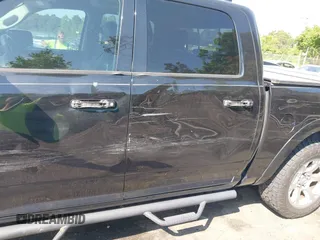 2016 Ram 1500 Laramie z VIN 1C6RR7NT4GS397534, wystawiony jako IAAI lot #42159199 z przebiegiem 120 322 mil mil oraz . Historia ofert i sprzedaży dostępna na DreamBid. Obrazek 17.