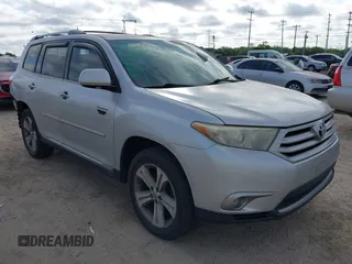 2013 Toyota Highlander Limited z VIN 5TDYK3EH1DS103301, wystawiony jako IAAI lot #42005471 z przebiegiem 239 950 mil mil oraz . Historia ofert i sprzedaży dostępna na DreamBid. Obrazek 1.