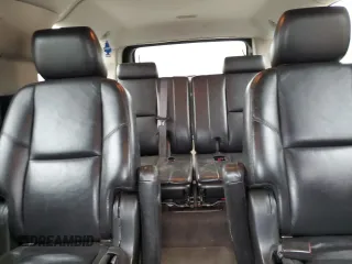 2011 GMC Yukon XL Denali z VIN 1GKS2MEF4BR140739, wystawiony jako Copart lot #50979175 z przebiegiem 237 005 mil mil oraz Szkody całkowita. Historia ofert i sprzedaży dostępna na DreamBid. Obrazek 10.