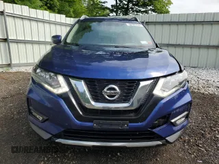 2017 Nissan Rogue SV z VIN JN8AT2MT0HW146746, wystawiony jako Copart lot #61919565 z przebiegiem 110 559 mil mil oraz Czysty tytuł • Clean title. Historia ofert i sprzedaży dostępna na DreamBid. Obrazek 5.