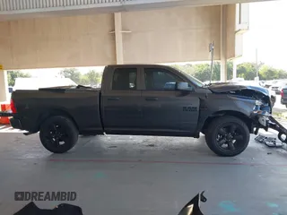 2018 Ram 1500 Tradesman z VIN 1C6RR6FT3JS244868, wystawiony jako IAAI lot #42310301 z przebiegiem 115 764 mil mil oraz . Historia ofert i sprzedaży dostępna na DreamBid. Obrazek 14.