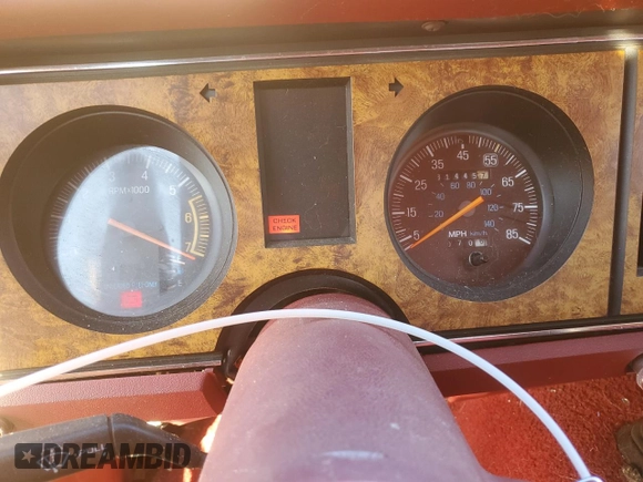 1988 Ford Bronco z VIN 1FMCU14T3JUD16266, wystawiony jako Copart lot #77365034 z przebiegiem 81 445 mil mil oraz Szkoda całkowita • Salvage title. Historia ofert i sprzedaży dostępna na DreamBid. Obrazek 9.
