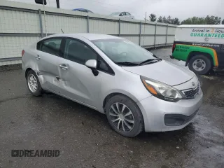 2013 Kia Rio LX z VIN KNADM4A30D6272845, wystawiony jako Copart lot #58018695 z przebiegiem 60 589 mil mil oraz Czysty tytuł • Clean title. Historia ofert i sprzedaży dostępna na DreamBid. Obrazek 4.