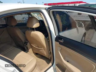 2007 Volkswagen Jetta 2.5 z VIN 3VWRG71K77M062978, wystawiony jako IAAI lot #42415517 z przebiegiem 168 159 mil mil oraz . Historia ofert i sprzedaży dostępna na DreamBid. Obrazek 8.