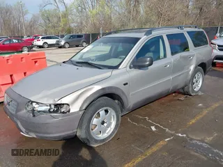 2004 Volvo V70 XC70 with VIN YV1SZ59H441165645, listed as a IAAI auction lot 41889089 with 262,914 mi miles. Bid and sale history available at carsss.com. Image 2.