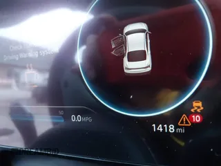 2025 Hyundai Elantra SEL Convenience z VIN KMHLS4DG4SU881217, wystawiony jako IAAI lot #41172300 z przebiegiem 1 418 mil mil oraz . Historia ofert i sprzedaży dostępna na DreamBid. Obrazek 7.