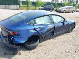 2025 Tesla Model 3 Long Range z VIN 5YJ3E1EB6SF874419, wystawiony jako IAAI lot #42422443 z przebiegiem 11 681 mil mil oraz . Historia ofert i sprzedaży dostępna na DreamBid. Obrazek 6.