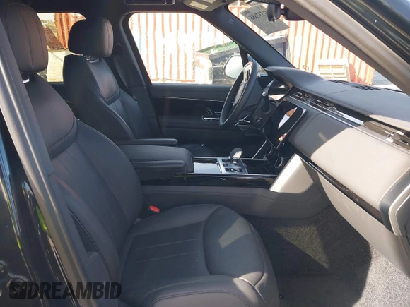 2023 Land Rover Range Rover SE z VIN SALKP9E71PA059957, wystawiony jako IAAI lot #41337686 z przebiegiem Nie podano mil oraz . Historia ofert i sprzedaży dostępna na DreamBid. Obrazek 5.