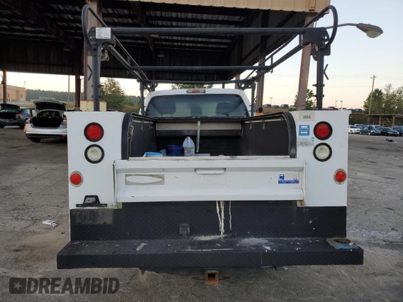 2014 Ford F-250 XL z VIN 1FDBF2A63EEB52351, wystawiony jako Copart lot #72956934 z przebiegiem 263 040 mil mil oraz Szkoda całkowita • Salvage title. Historia ofert i sprzedaży dostępna na DreamBid. Obrazek 6.