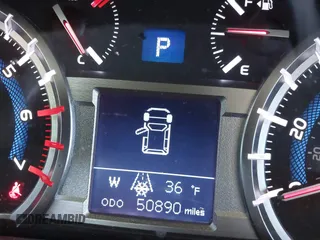 2018 Toyota 4Runner SR5 z VIN JTEZU5JR6J5166948, wystawiony jako IAAI lot #41625523 z przebiegiem 50 890 mil mil oraz . Historia ofert i sprzedaży dostępna na DreamBid. Obrazek 16.