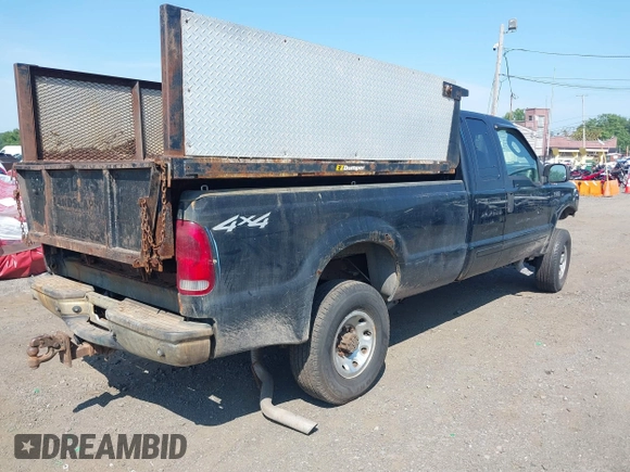2003 Ford F-250 XL z VIN 3FTNX21L03MB41450, wystawiony jako IAAI lot #42512605 z przebiegiem 219 093 mil mil oraz . Historia ofert i sprzedaży dostępna na DreamBid. Obrazek 4.