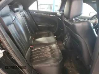 2018 Chrysler 300 S z VIN 2C3CCAGG7JH141811, wystawiony jako Copart lot #53568055 z przebiegiem 140 220 mil mil oraz Szkoda całkowita • Salvage title. Historia ofert i sprzedaży dostępna na DreamBid. Obrazek 10.