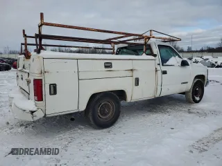 1997 GMC Sierra 1500 with VIN 1GTGC24R5VE524801, listed as a Copart auction lot 85451264 with 989,500 mi miles and Salvage Title. Bid and sale history available at DreamBid. Image 3.