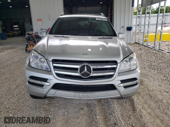 2012 Mercedes-Benz GL 450 z VIN 4JGBF7BE7CA776984, wystawiony jako Copart lot #56158415 z przebiegiem 90 982 mil mil oraz Szkoda całkowita • Salvage title. Historia ofert i sprzedaży dostępna na DreamBid. Obrazek 5.