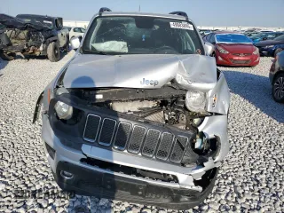 2019 Jeep Renegade Latitude z VIN ZACNJBBBXKPK03355, wystawiony jako Copart lot #49883895 z przebiegiem 40 023 mil mil oraz Szkoda całkowita • Salvage title. Historia ofert i sprzedaży dostępna na DreamBid. Obrazek 5.