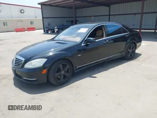 2012 Mercedes-Benz S 550 z VIN WDDNG7DB1CA440707, wystawiony jako IAAI lot #42489230 z przebiegiem 85 768 mil mil oraz . Historia ofert i sprzedaży dostępna na DreamBid. Obrazek 2.