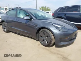 2023 Tesla Model 3 z VIN 5YJ3E1EA5PF700307, wystawiony jako IAAI lot #42034319 z przebiegiem 32 945 mil mil oraz . Historia ofert i sprzedaży dostępna na DreamBid. Obrazek 1.