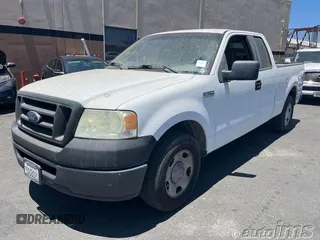 2007 Ford F-150 XLT z VIN 1FTPX12577NA29467, wystawiony jako IAAI lot #42821257 z przebiegiem 232 996 mil mil oraz . Historia ofert i sprzedaży dostępna na DreamBid. Obrazek 5.