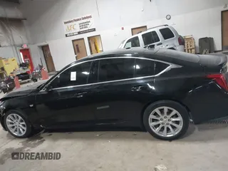 2021 Cadillac CT5 Luxury z VIN 1G6DX5RK0M0147667, wystawiony jako IAAI lot #41398726 z przebiegiem 50 387 mil mil oraz . Historia ofert i sprzedaży dostępna na DreamBid. Obrazek 14.