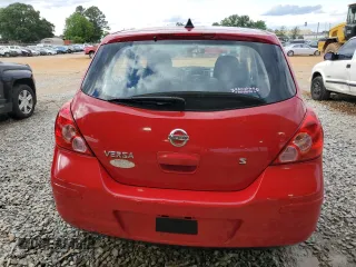 2007 Nissan Versa S z VIN 3N1BC13E27L446857, wystawiony jako Copart lot #54938895 z przebiegiem 243 248 mil mil oraz Szkoda całkowita • Salvage title. Historia ofert i sprzedaży dostępna na DreamBid. Obrazek 6.