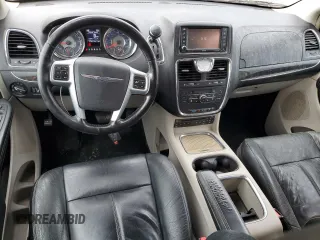 2011 Chrysler Town & Country Limited z VIN 2A4RR6DG5BR760287, wystawiony jako Copart lot #61506085 z przebiegiem 228 411 mil mil oraz Czysty tytuł • Clean title. Historia ofert i sprzedaży dostępna na DreamBid. Obrazek 8.