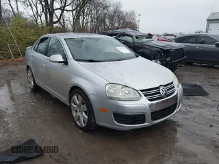 2005 Volkswagen Jetta 2.5L с VIN 3VWRF71K35M637013, выставлен на аукционе IAAI как лот 40970119 с пробегом 214 426 миль миль и . История ставок и продаж доступна на DreamBid. Изображение 1.