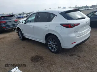 2025 Mazda CX-5 S Premium Plus z VIN JM3KFBEM2S0637206, wystawiony jako IAAI lot #42079234 z przebiegiem 2324 mil mil oraz . Historia ofert i sprzedaży dostępna na DreamBid. Obrazek 3.
