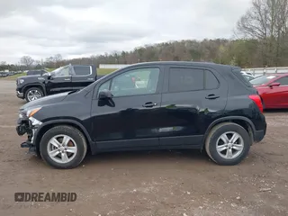 2019 Chevrolet Trax LS with VIN 3GNCJKSB1KL386803, listed as a IAAI auction lot 41832867 with 107,462 mi miles. Bid and sale history available at carsss.com. Image 14.
