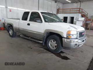 2003 GMC Sierra 1500 SLT z VIN 2GTEK19T431234492, wystawiony jako IAAI lot #41790680 z przebiegiem 199 025 mil mil oraz . Historia ofert i sprzedaży dostępna na DreamBid. Obrazek 1.