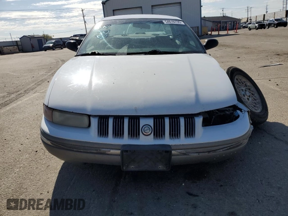 1993 Chrysler Concorde z VIN 2C3EL56T1PH613475, wystawiony jako Copart lot #54610735 z przebiegiem 163 913 mil mil oraz Szkody całkowita. Historia ofert i sprzedaży dostępna na DreamBid. Obrazek 5.