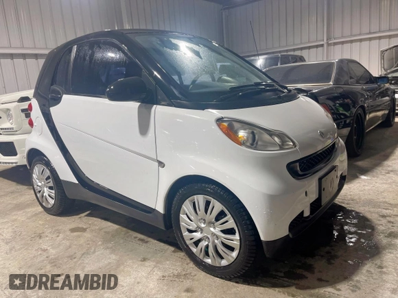 2012 Smart fortwo Pure z VIN WMEEJ3BA5CK540092, wystawiony jako Copart lot #57123825 z przebiegiem 59 356 mil mil oraz Szkody całkowita. Historia ofert i sprzedaży dostępna na DreamBid. Obrazek 1.